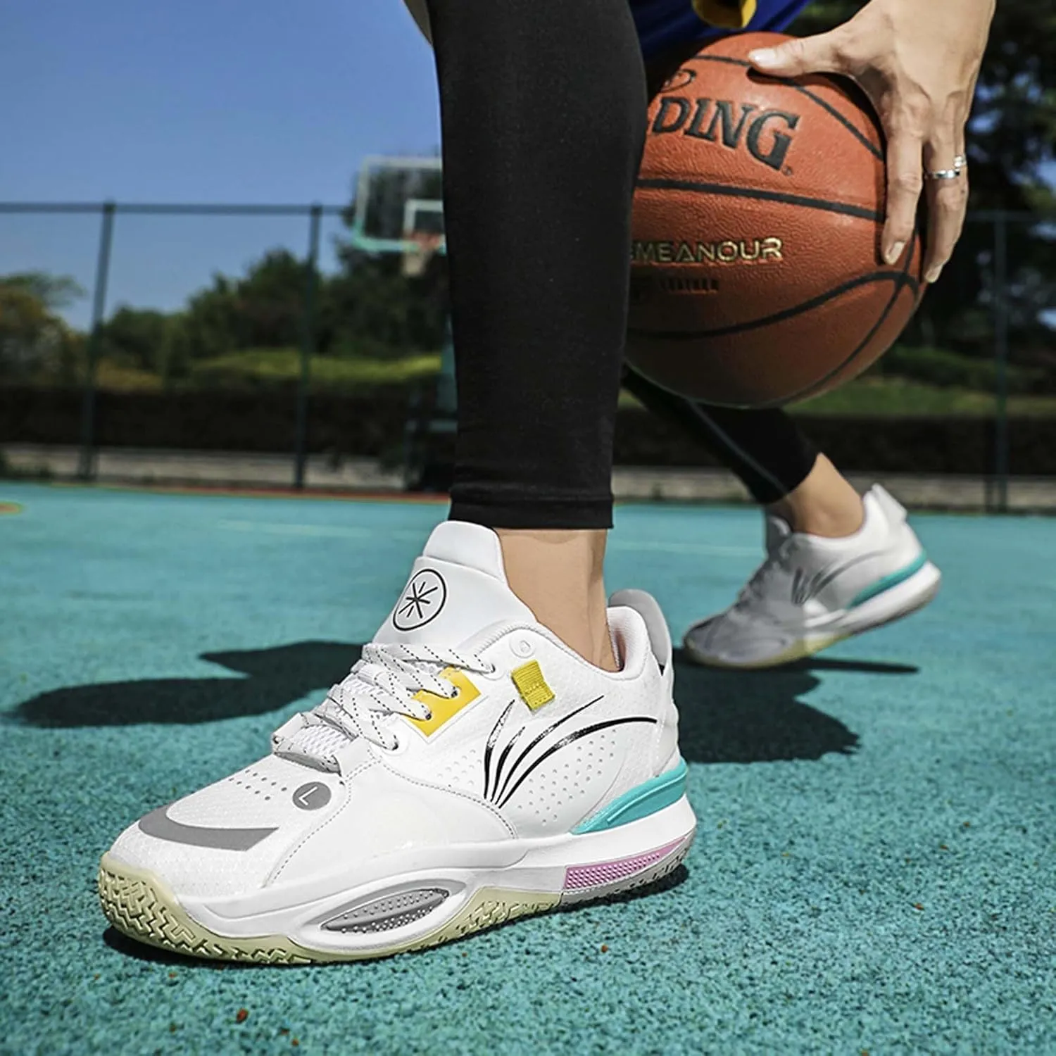 Men's Low Top Basketball Shoes are Lightweight Shock-Absorbing Anti Slip Grip Outdoor Sports Training Boots
