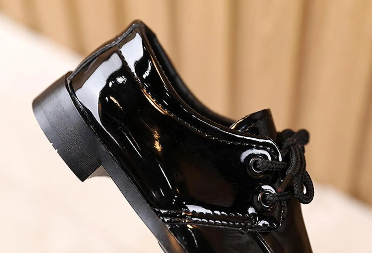 Unisex Kids Patent Leather Shoes, Pointed Toe Lace-up Dress Shoes, Shiny Performance Footwear for Boys and Girls
