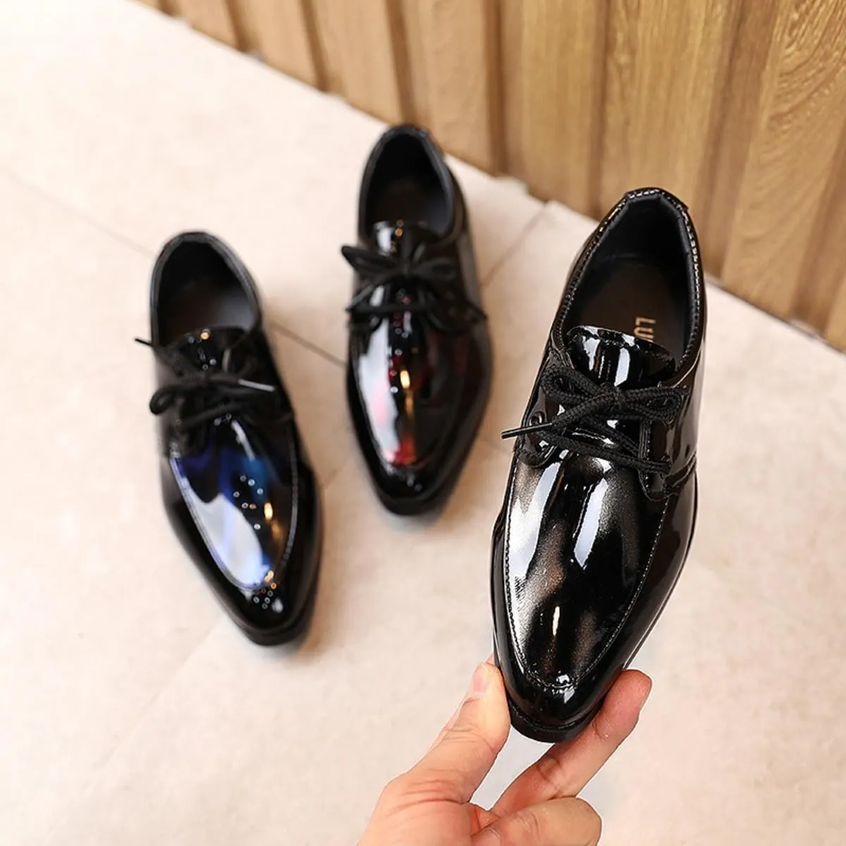Unisex Kids Patent Leather Shoes, Pointed Toe Lace-up Dress Shoes, Shiny Performance Footwear for Boys and Girls