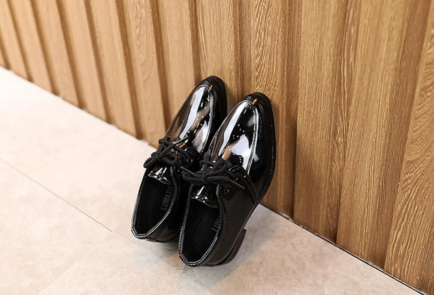 Unisex Kids Patent Leather Shoes, Pointed Toe Lace-up Dress Shoes, Shiny Performance Footwear for Boys and Girls