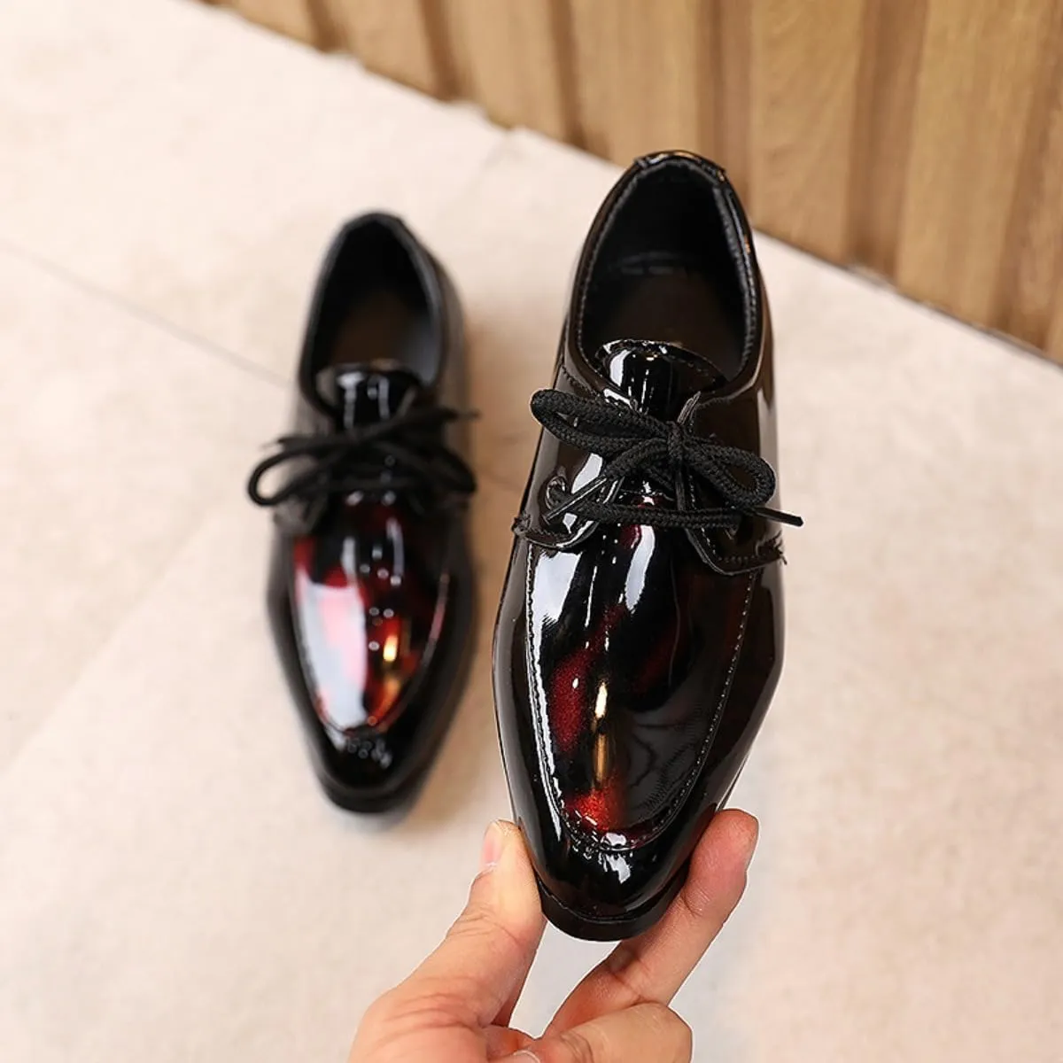 Unisex Kids Patent Leather Shoes, Pointed Toe Lace-up Dress Shoes, Shiny Performance Footwear for Boys and Girls