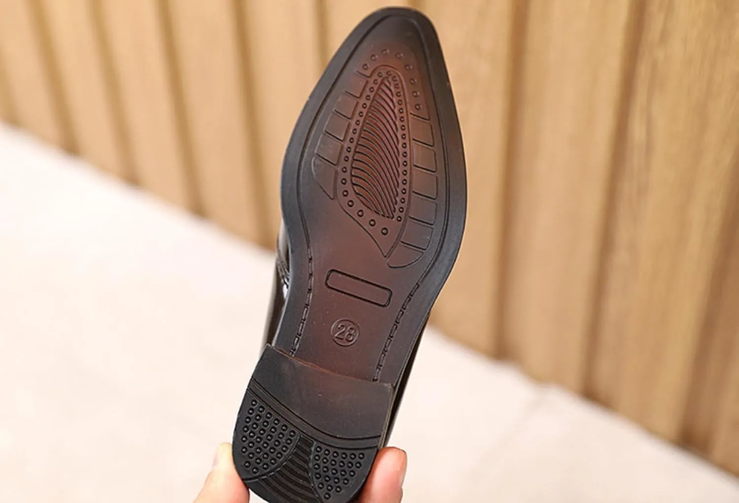 Unisex Kids Patent Leather Shoes, Pointed Toe Lace-up Dress Shoes, Shiny Performance Footwear for Boys and Girls