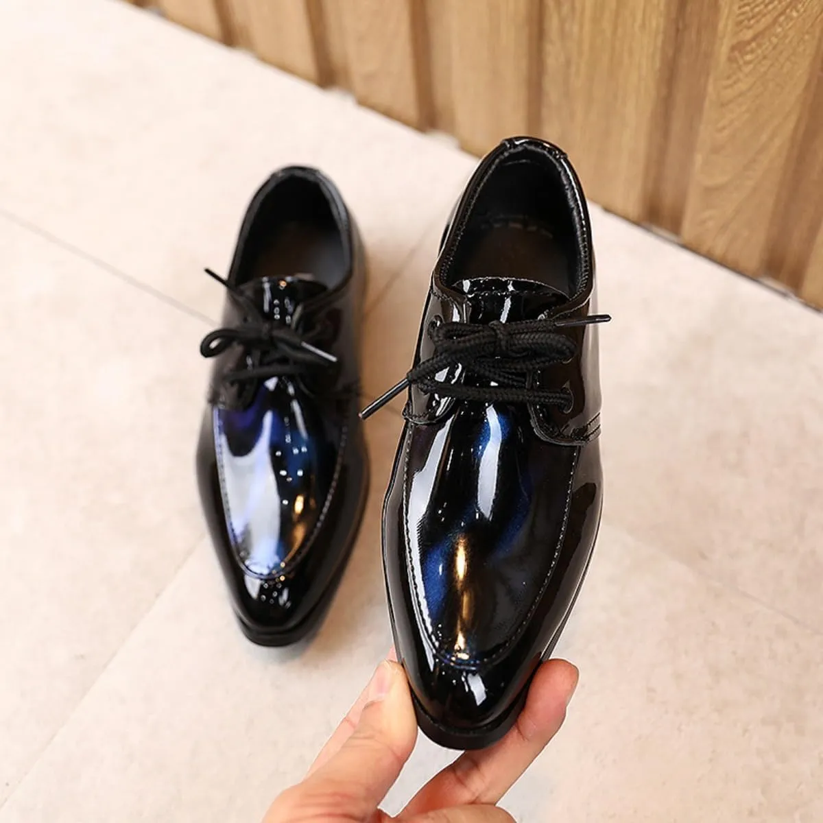 Unisex Kids Patent Leather Shoes, Pointed Toe Lace-up Dress Shoes, Shiny Performance Footwear for Boys and Girls