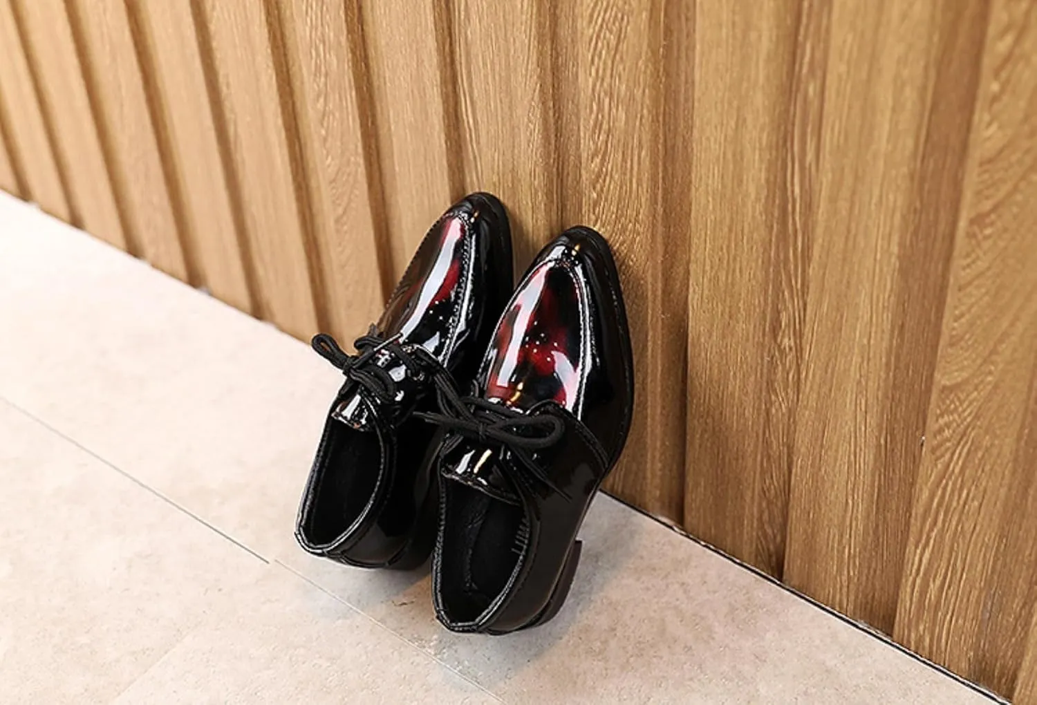 Unisex Kids Patent Leather Shoes, Pointed Toe Lace-up Dress Shoes, Shiny Performance Footwear for Boys and Girls